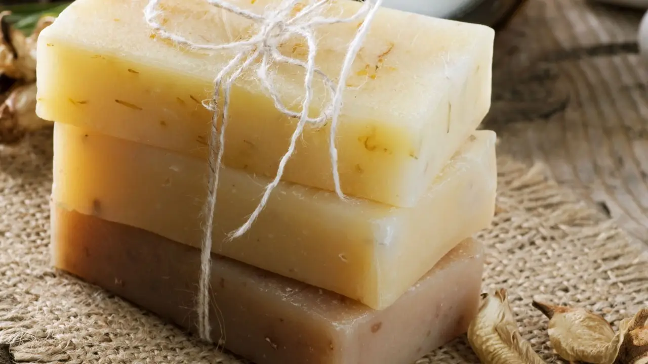 Non usare più il sapone di Marsiglia su questo: ecco l’alternativa migliore e più efficace